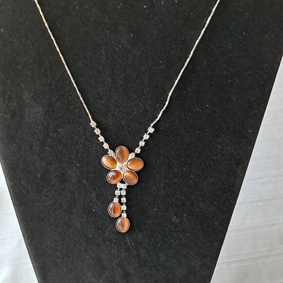 Ladies Necklace and earring set Nwt - Picture 3 of 6